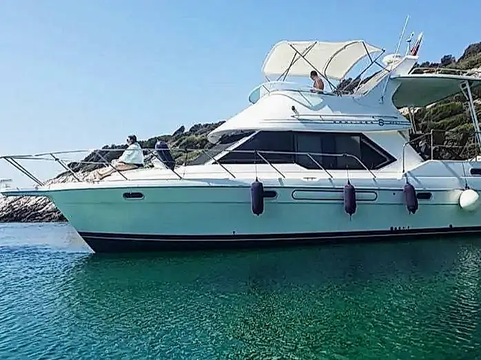 Çeşme Dalyan’da 12 Metre Motor Yat ile Özel Tekne Deneyimi